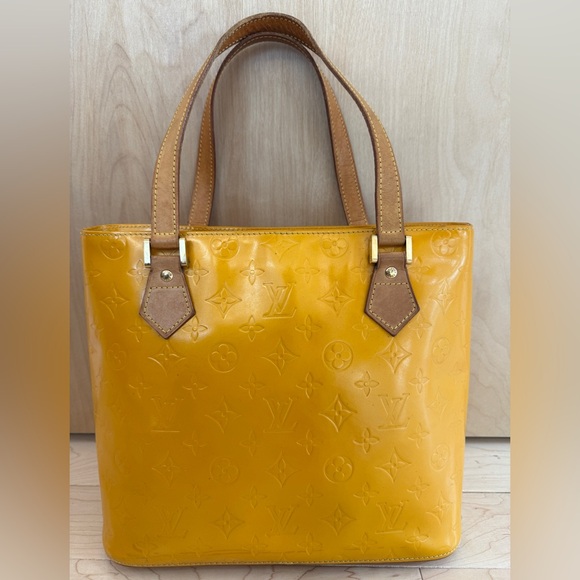 Louis Vuitton Vernis Yellow Monogram Bag - Picture 4 of 16